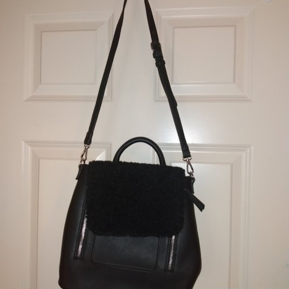 MMS: Black multi compartment crossbody/shoulder bag W/ detachable strap. - Picture 3 of 9